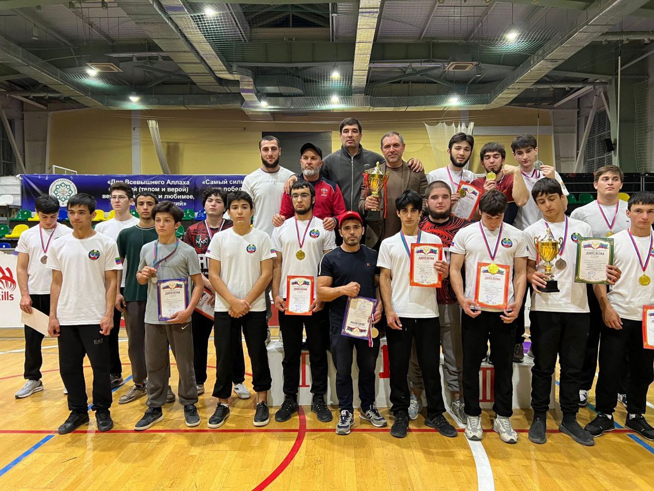 Каспийские спортсмены стали лучшими на Первенстве Дагестана по армрестлингу