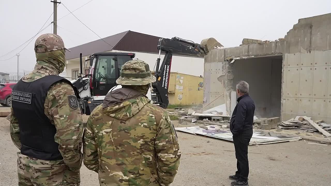 Администрация города Махачкалы осуществила снос самовольно возведённого капитального строения, расположенного на улице Буйнакского в посёлке Шамхал