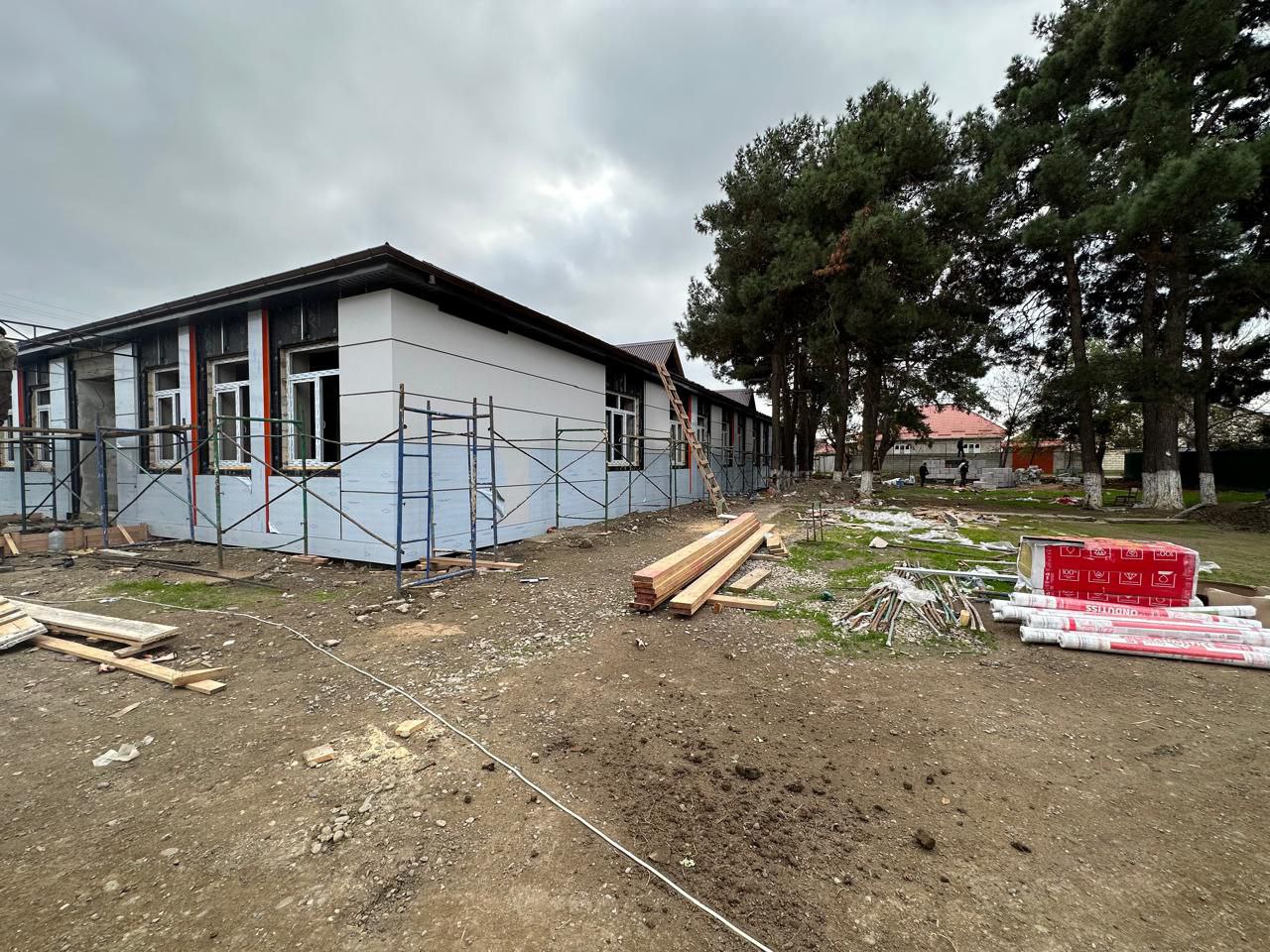 Председатель Комитета НС РД по аграрным вопросам, природопользованию, экологии и охране окружающей среды Асият Алиева проинспектировала строительство школы №3 в поселке Белиджи Дербентского района Председатель Комитета НС РД по аграрным вопросам, природопользованию, экологии и охране окружающей среды Асият Алиева проинспектировала строительство школы №3 в поселке Белиджи Дербентского района