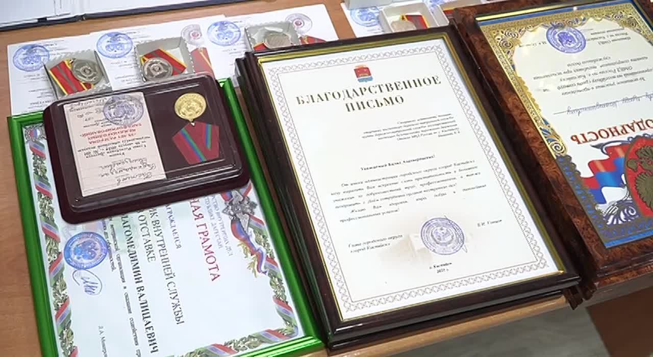 В ОМВД Каспийска торжественно отметили День сотрудника органов внутренних дел: лучшие сотрудники удостоены наград