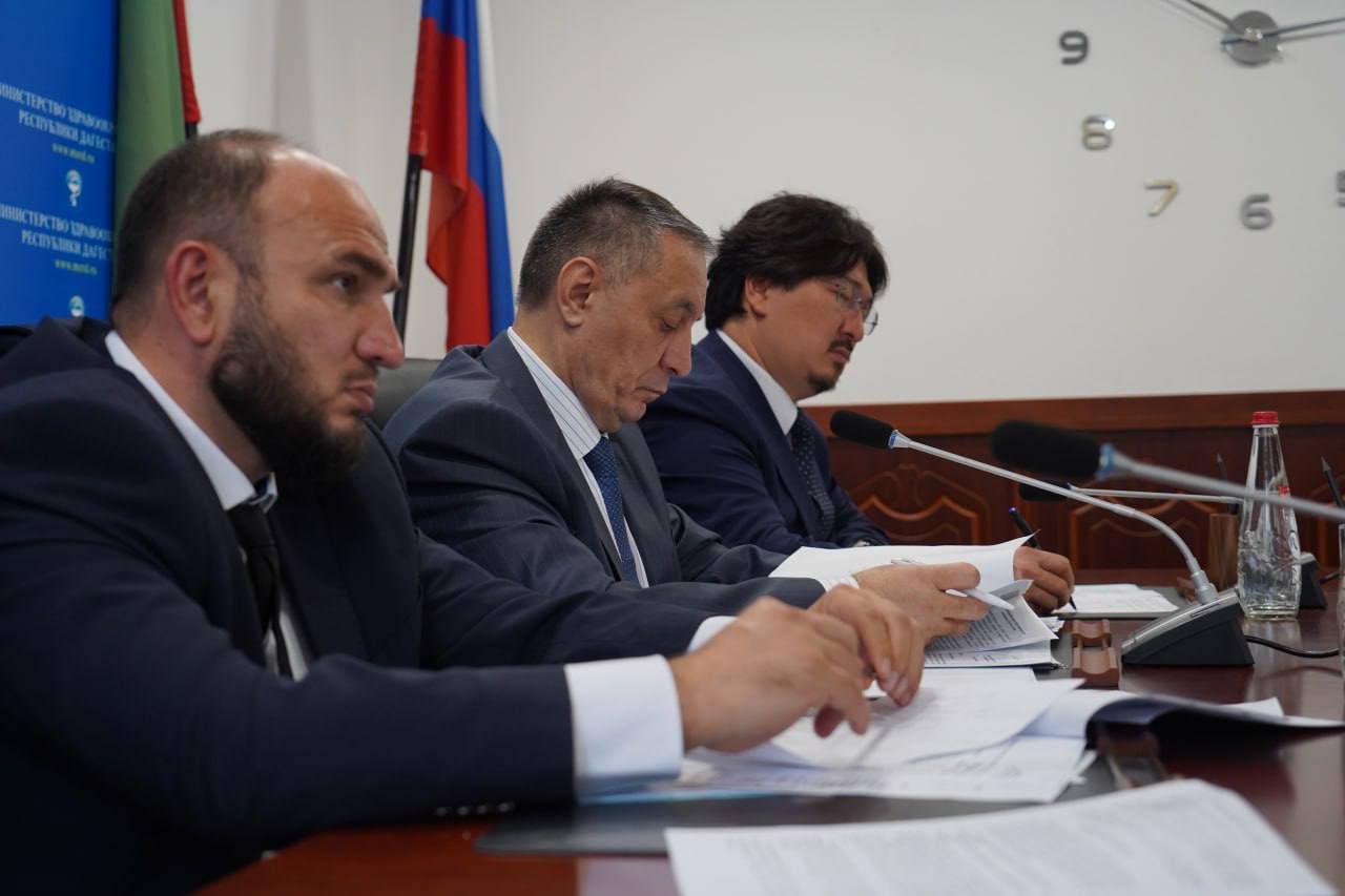 Вице-премьер Абдурахман Махмудов провёл совещание по предстоящей дополнительной иммунизации от полиомиелита Вице-премьер Абдурахман Махмудов провёл совещание по предстоящей дополнительной иммунизации от полиомиелита