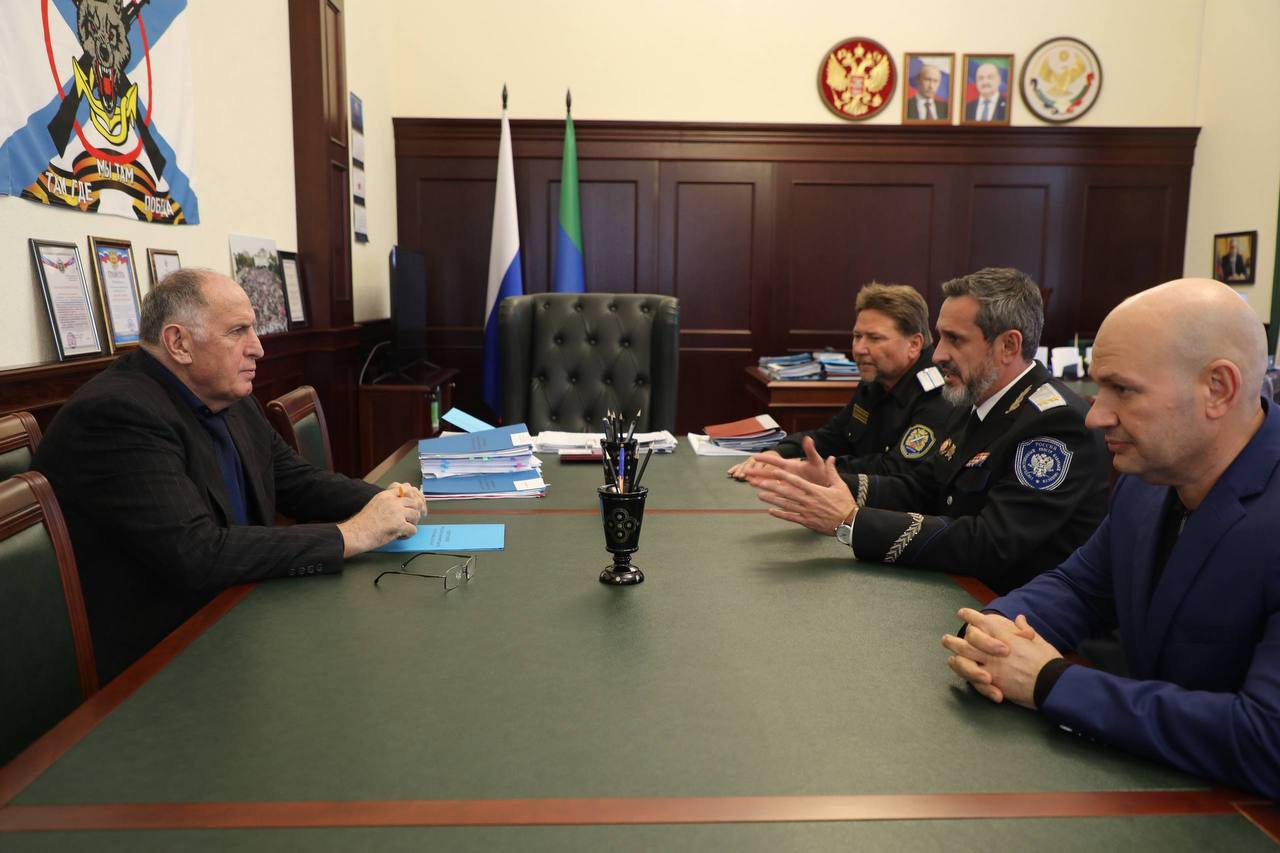 Премьер-министр Дагестана Абдулмуслим Абдулмуслимов провел встречу с атаманом Всероссийского казачьего общества Виталием Кузнецовым