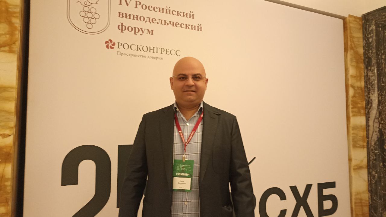 Виноделов Дербента на Российском винодельческом форуме представляет также династия Давыдовых Виноделов Дербента на Российском винодельческом форуме представляет также династия Давыдовых