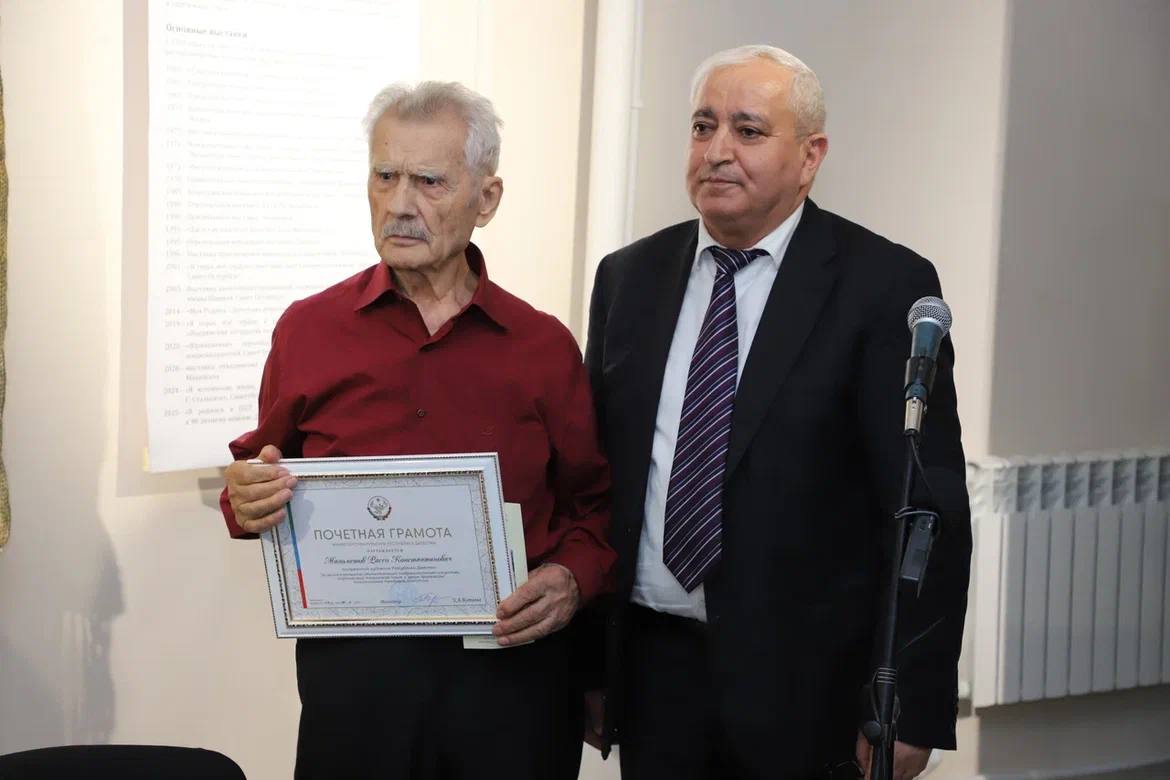 В Дагестанском музее изобразительных искусств им. П.С. Гамзатовой открылась выставка заслуженного художника Дагестана Рассо Магометова В Дагестанском музее изобразительных искусств им. П.С. Гамзатовой открылась выставка заслуженного художника Дагестана Рассо Магометова