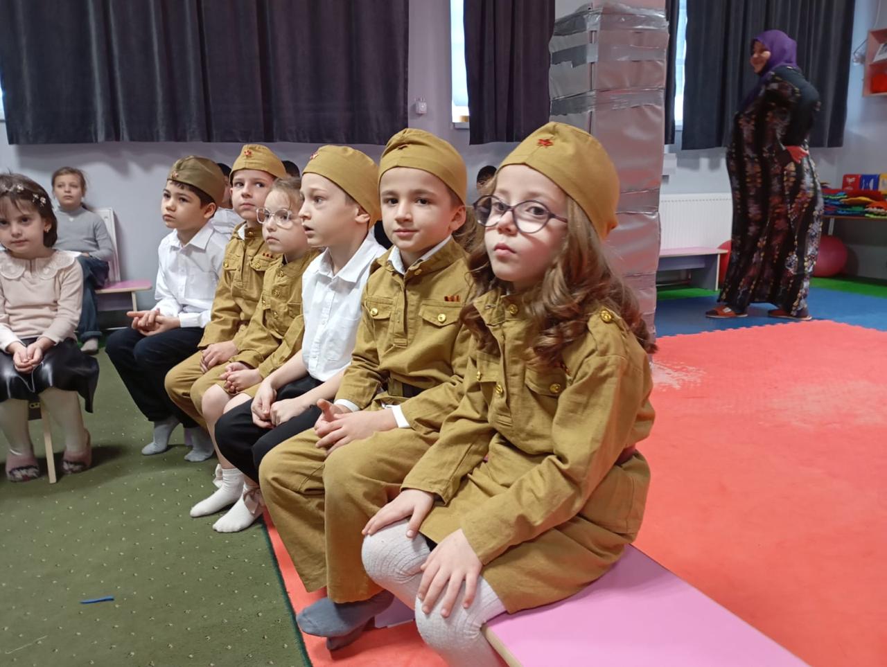 В детском саду «СемьЯ» в селе Семиндер прошла встреча в рамках программы «Встреча с Героем» В детском саду «СемьЯ» в селе Семиндер прошла встреча в рамках программы «Встреча с Героем»