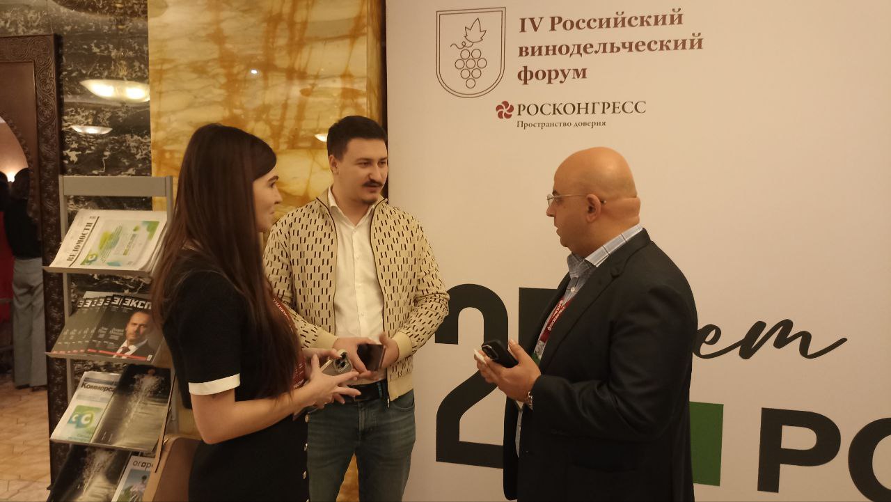 Виноделов Дербента на Российском винодельческом форуме представляет также династия Давыдовых Виноделов Дербента на Российском винодельческом форуме представляет также династия Давыдовых