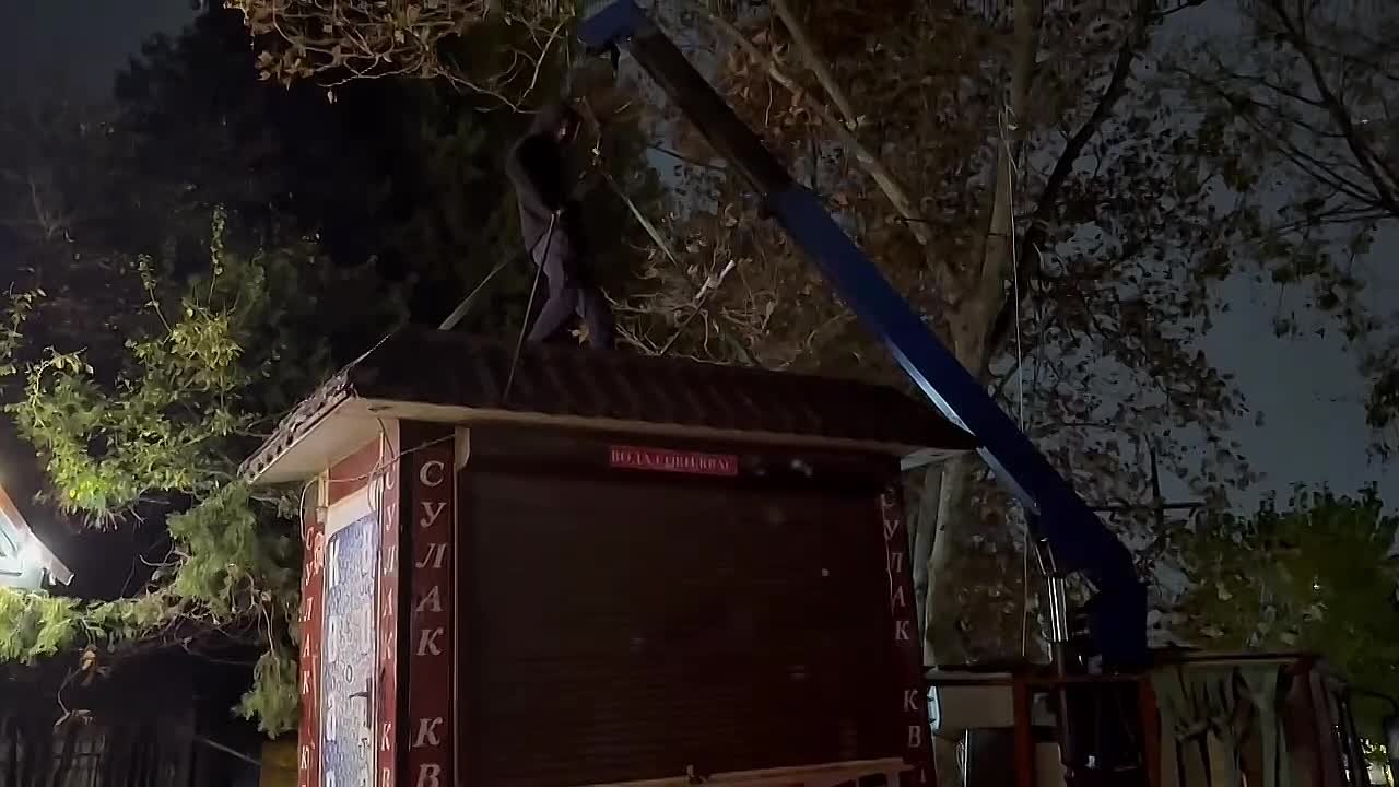 В Махачкале продолжается работа по демонтажу самовольно установленных нестационарных торговых объектов