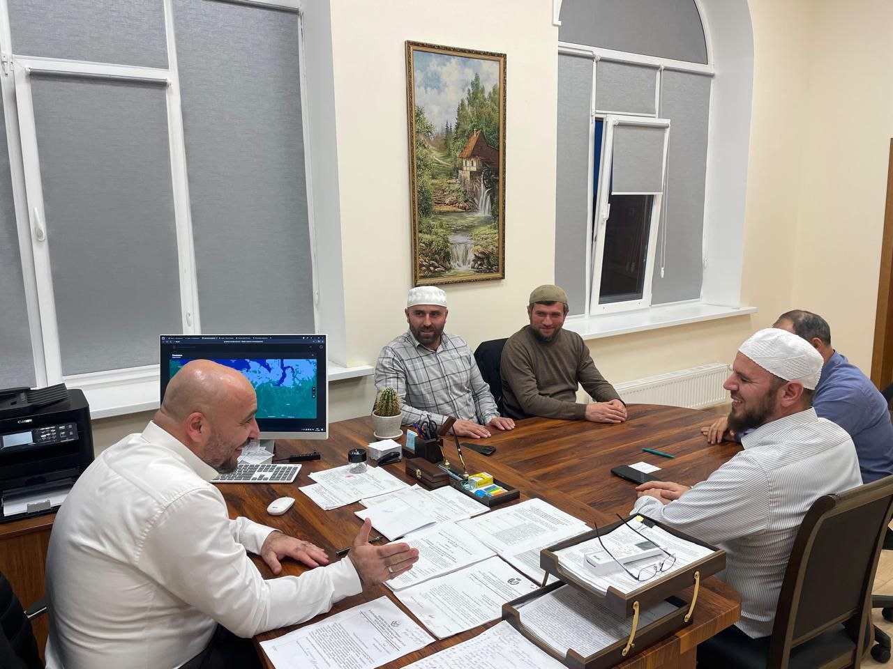 В администрации Дербента прошла рабочая встреча председателя совета имамов города Ахмада Бабаева с заместителем главы администрации по вопросам общественной безопасности Агамирзой Агамирзоевым В администрации Дербента прошла рабочая встреча председателя совета имамов города Ахмада Бабаева с заместителем главы администрации по вопросам общественной безопасности Агамирзой Агамирзоевым