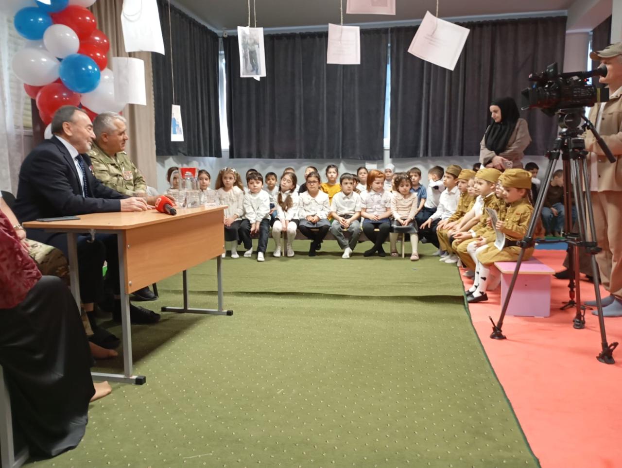 В детском саду «СемьЯ» в селе Семиндер прошла встреча в рамках программы «Встреча с Героем» В детском саду «СемьЯ» в селе Семиндер прошла встреча в рамках программы «Встреча с Героем»