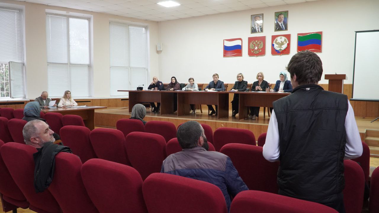 В Каспийске прошло заседание комиссии по делам несовершеннолетних и защите их прав В Каспийске прошло заседание комиссии по делам несовершеннолетних и защите их прав