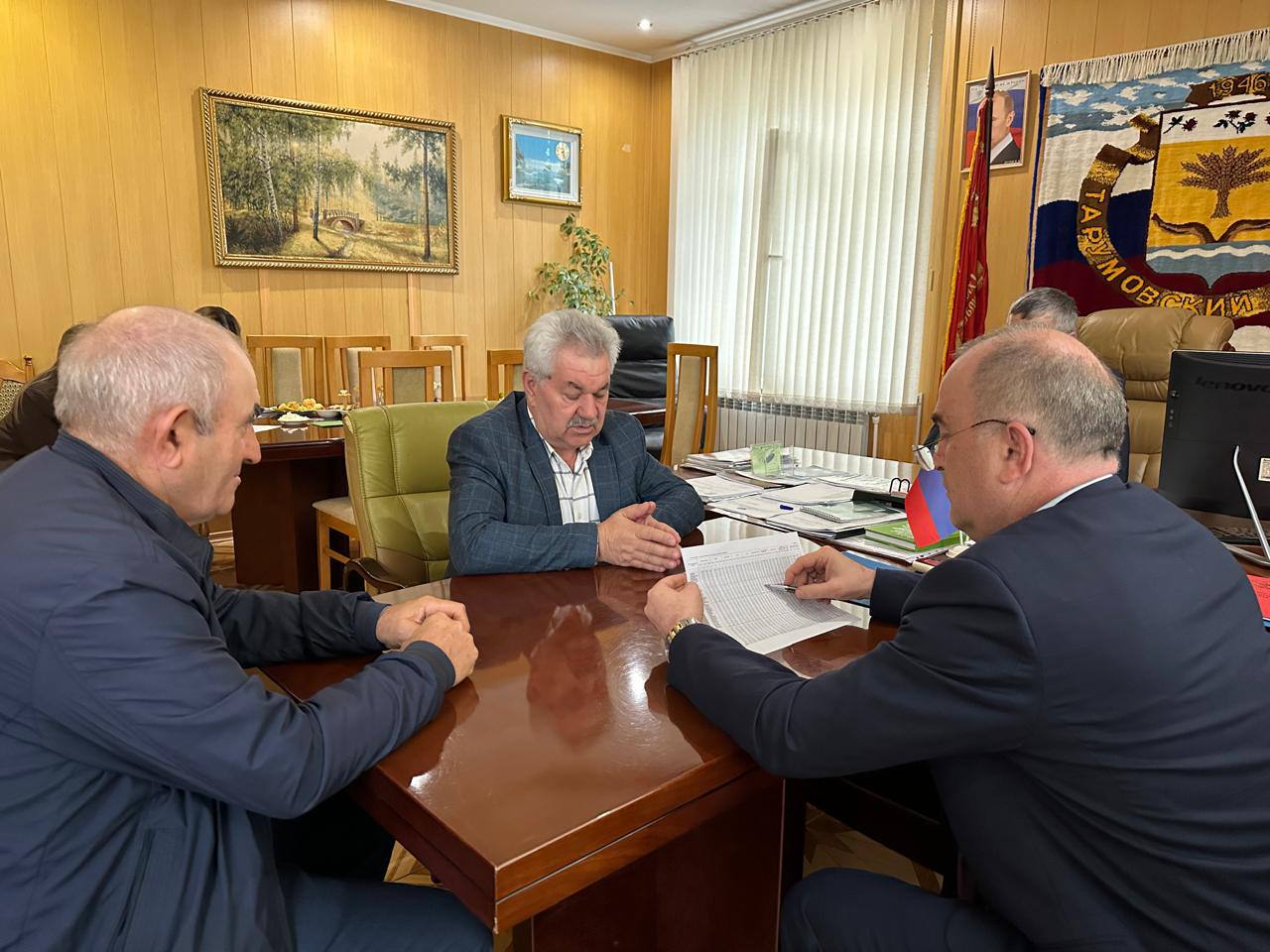 Камиль Изиев провел личный прием граждан в Тарумовском районе Дагестана Камиль Изиев провел личный прием граждан в Тарумовском районе Дагестана