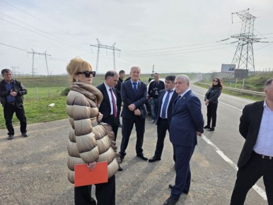 В поездке Заура Аскендерова сопровождают вице-спикер парламента Камил Дадиев, председатели комитетов НС РД Асият Алиева, Сефер Алиев, Алавудин Мирзабалаев, депутаты НС РД, полномочный представитель Главы Республики...