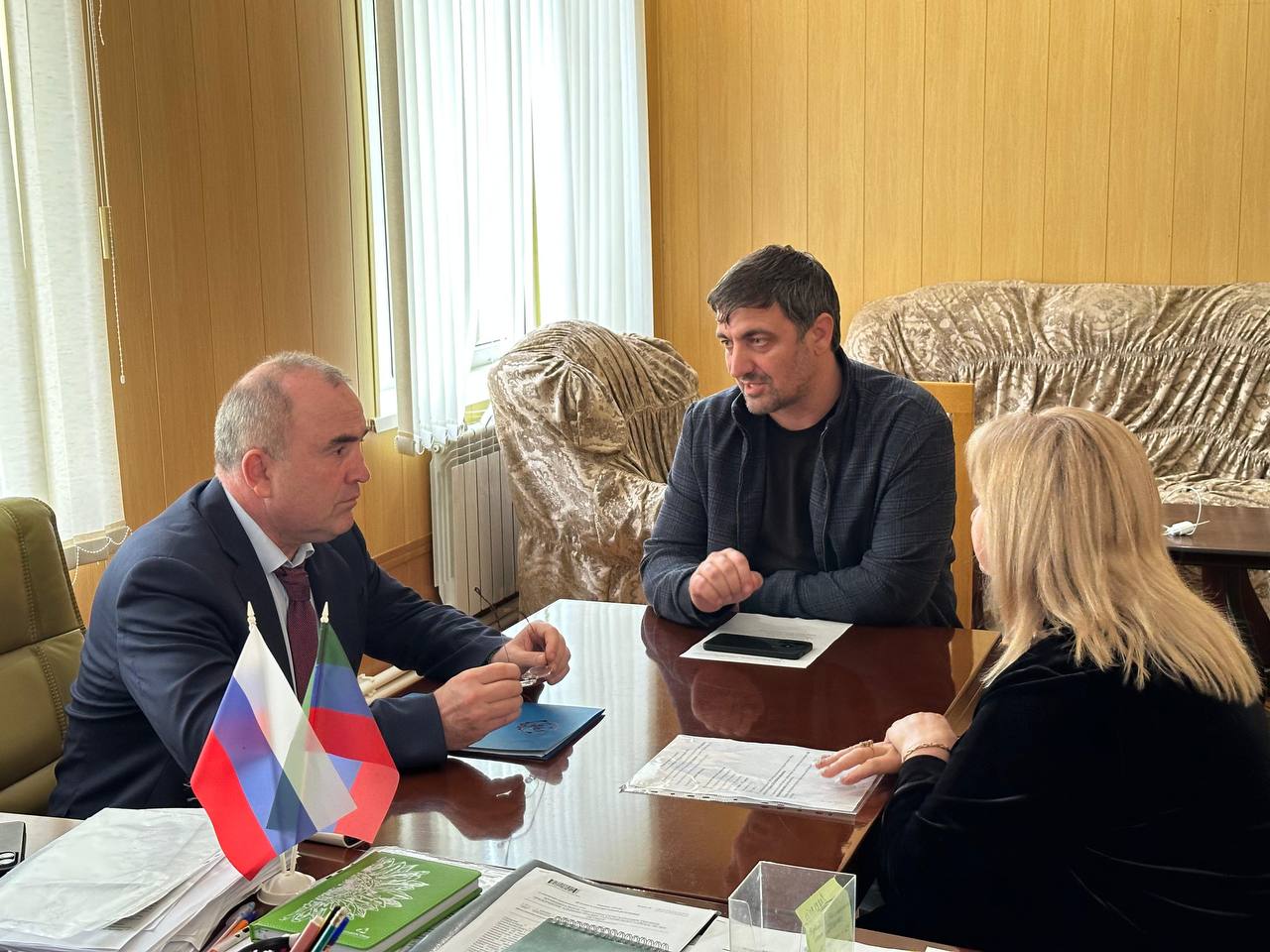 Камиль Изиев провел личный прием граждан в Тарумовском районе Дагестана