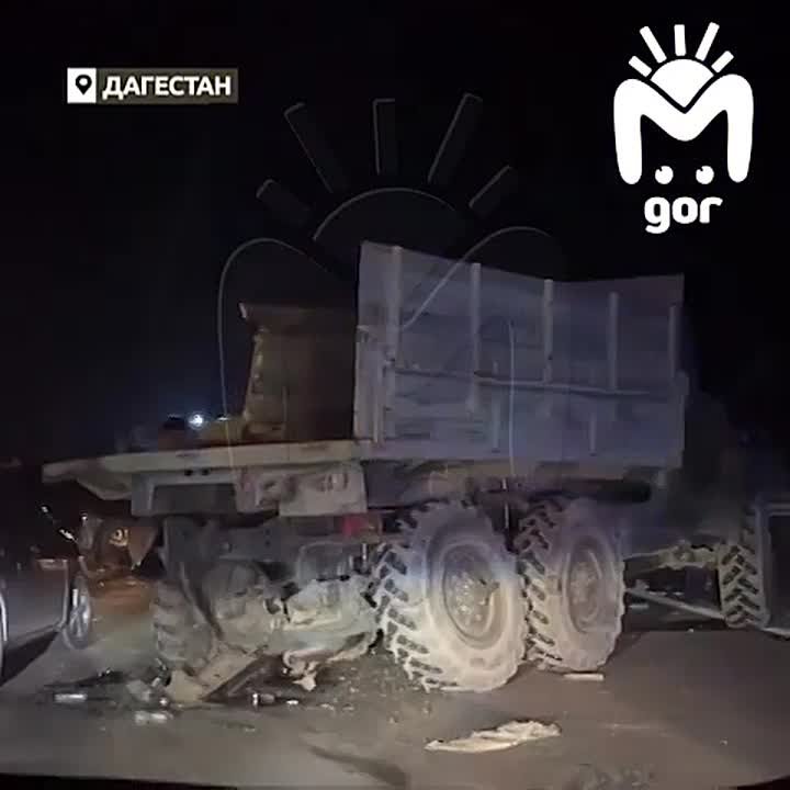 Смертельная авария с грузовиком и тремя легковушками на трассе Махачкала — Буйнакск