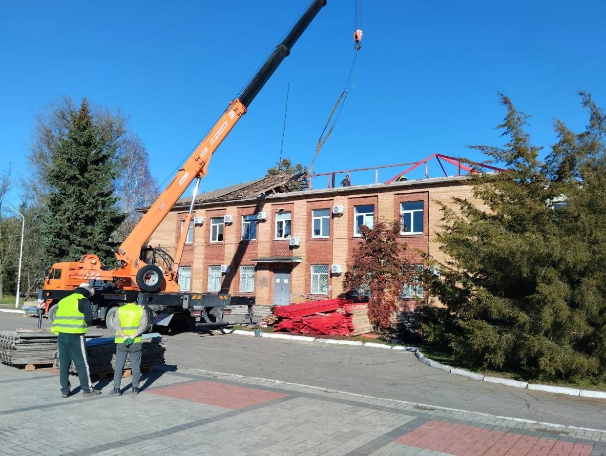 Бригада из Дагестана восстанавливает Администрацию Михайловского района Бригада из Дагестана восстанавливает Администрацию Михайловского района