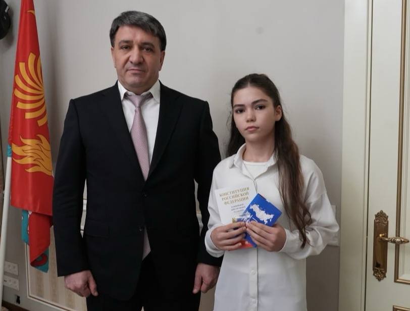 Первые паспорта — первый шаг во взрослую жизнь Первые паспорта — первый шаг во взрослую жизнь