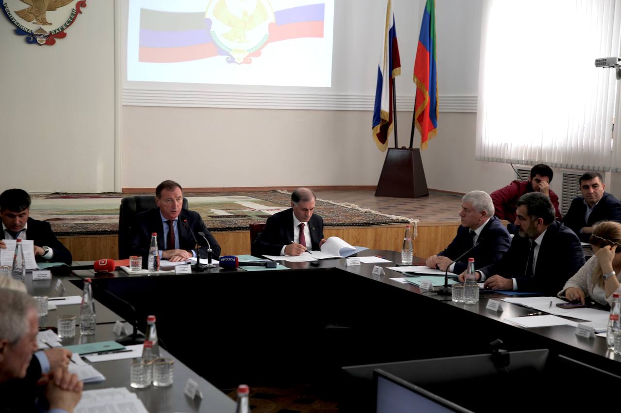 Член Общественного совета при Минэкономразвития РД, генеральный директор АНО «Деловые горянки» Нарсият Гаджиэменова прокомментировала состоявшееся накануне в Табасаранском районе совещание по комплексному развитию сельских... Член Общественного совета при Минэкономразвития РД, генеральный директор АНО «Деловые горянки» Нарсият Гаджиэменова прокомментировала состоявшееся накануне в Табасаранском районе совещание по комплексному развитию сельских...