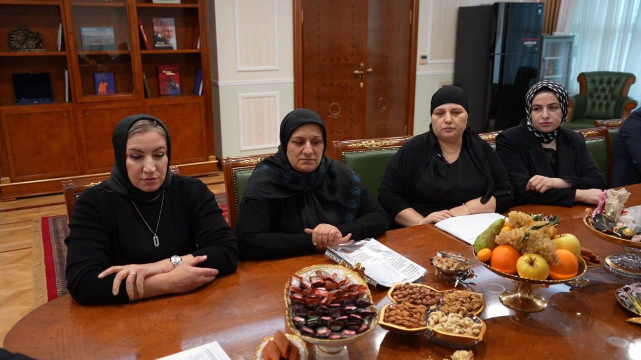 Джамбулат Салавов: Сегодня встретился с матерями и вдовами участников специальной военной операции Джамбулат Салавов: Сегодня встретился с матерями и вдовами участников специальной военной операции