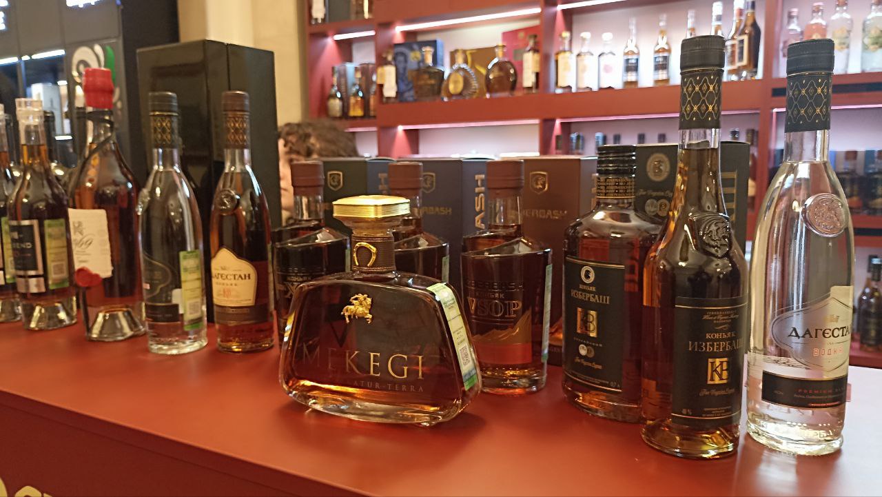 Заместитель председателя Комитета по виноградарству и алкогольному регулированию РД Ахмед Ахмедов прокомментировал участие региона в IV Российском винодельческом форуме Заместитель председателя Комитета по виноградарству и алкогольному регулированию РД Ахмед Ахмедов прокомментировал участие региона в IV Российском винодельческом форуме