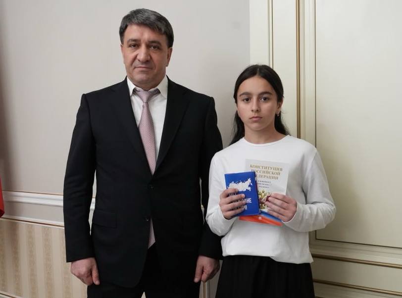 Первые паспорта — первый шаг во взрослую жизнь Первые паспорта — первый шаг во взрослую жизнь