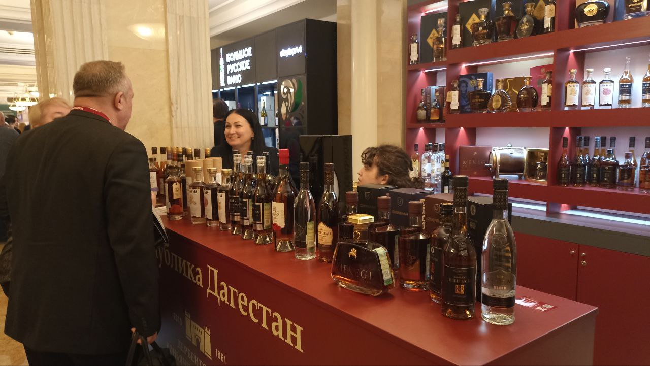 Заместитель председателя Комитета по виноградарству и алкогольному регулированию РД Ахмед Ахмедов прокомментировал участие региона в IV Российском винодельческом форуме Заместитель председателя Комитета по виноградарству и алкогольному регулированию РД Ахмед Ахмедов прокомментировал участие региона в IV Российском винодельческом форуме