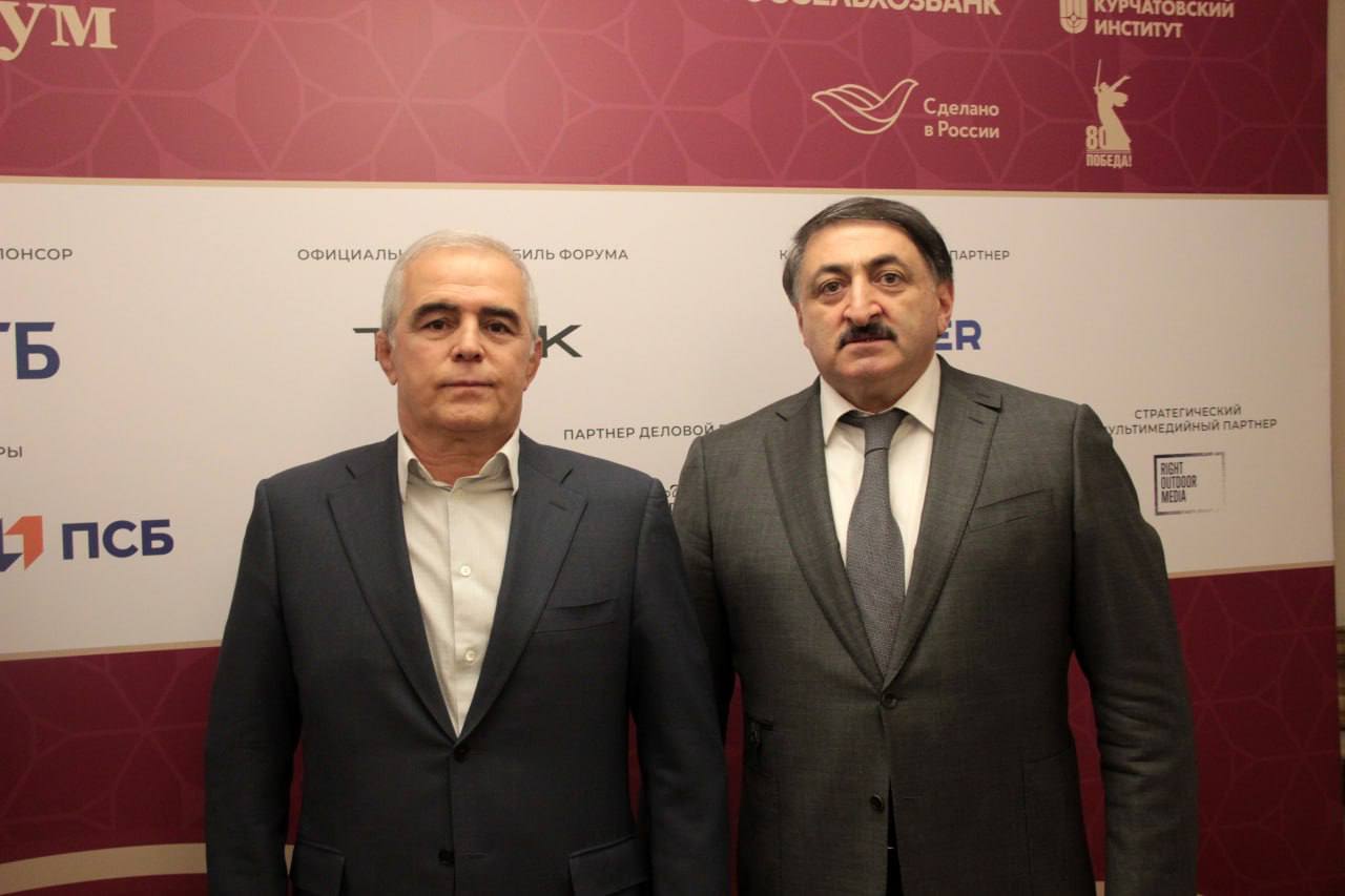 Заместитель генерального директора Дербентского коньячного комбината Муртузали Гаджиев рассказал, что предприятие имеющее более чем 160-летнюю историю славится не только своим коньяком, но и вином, и другой алкогольной... Заместитель генерального директора Дербентского коньячного комбината Муртузали Гаджиев рассказал, что предприятие имеющее более чем 160-летнюю историю славится не только своим коньяком, но и вином, и другой алкогольной...