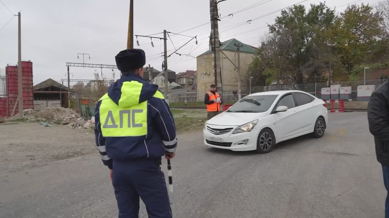 «Внимание, переезд!» Месячник с таким названием объявлен по Северо-Кавказской железной дороге с целью предупреждения аварийности на железнодорожных переездах