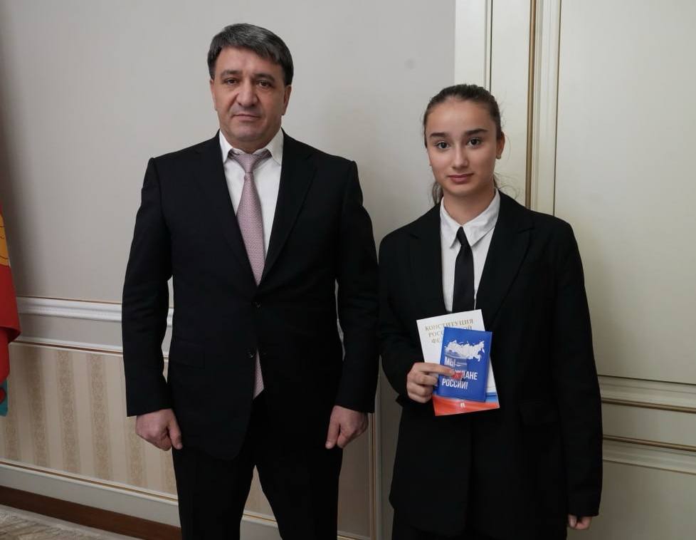 Первые паспорта — первый шаг во взрослую жизнь Первые паспорта — первый шаг во взрослую жизнь