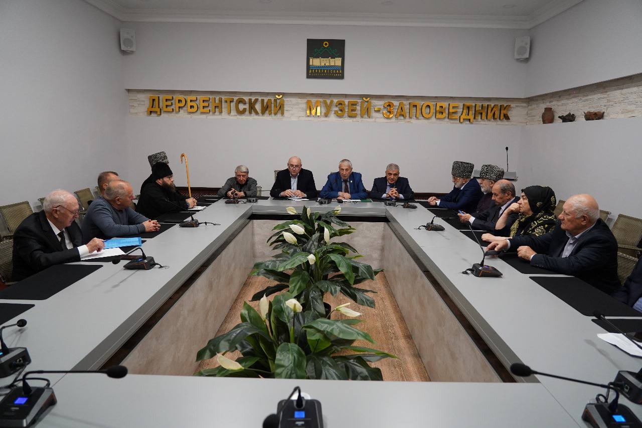 Сегодня, 13 ноября, в конференц-зале музея-заповедника прошёл второй день форума старейшин Северного Кавказа «Сила предков», приуроченного к 80-летию Победы в Великой Отечественной войне и Году защитника Отечества