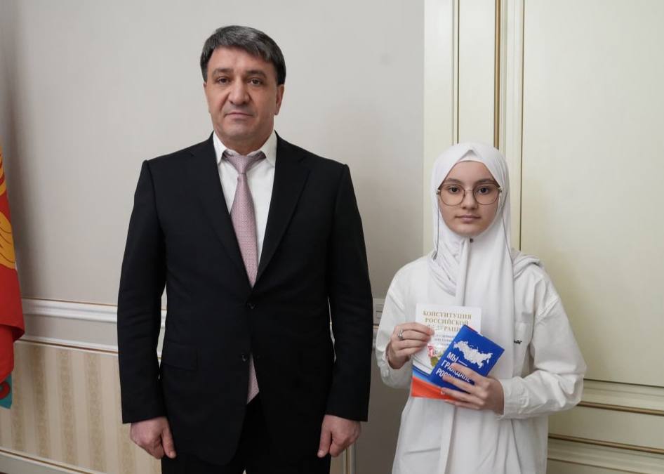 Первые паспорта — первый шаг во взрослую жизнь Первые паспорта — первый шаг во взрослую жизнь