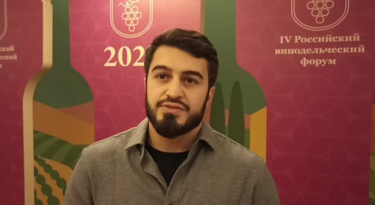 Заместитель генерального директора Дербентского коньячного комбината Муртузали Гаджиев рассказал, что предприятие имеющее более чем 160-летнюю историю славится не только своим коньяком, но и вином, и другой алкогольной...