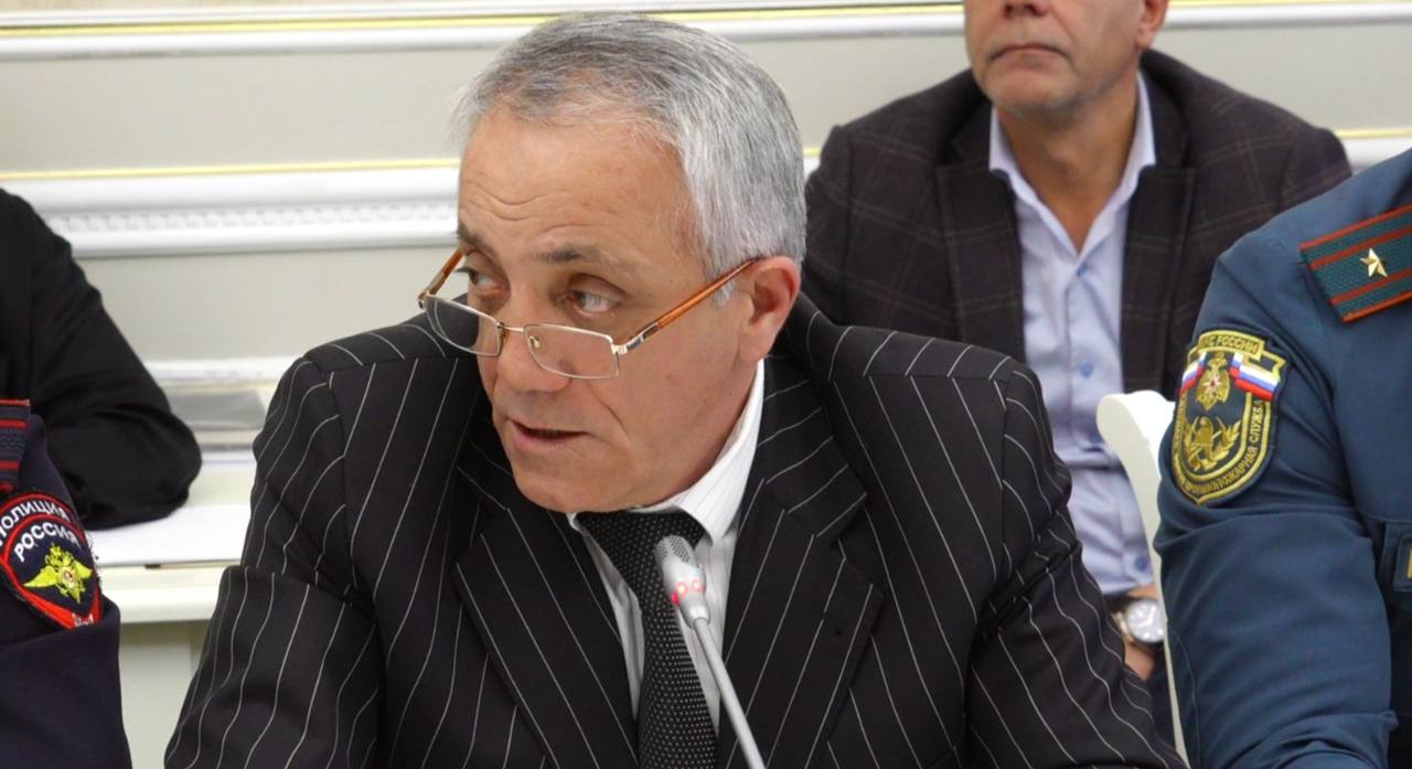 Заседание Комиссии по предупреждению и ликвидации чрезвычайных ситуаций и обеспечению пожарной безопасности прошло сегодня в Администрации Махачкалы под руководством главы города Джамбулата Салавова Заседание Комиссии по предупреждению и ликвидации чрезвычайных ситуаций и обеспечению пожарной безопасности прошло сегодня в Администрации Махачкалы под руководством главы города Джамбулата Салавова