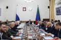 Заседание Правительства Дагестана проходит в эти минуты под руководством премьер-министра республики Абдулмуслима Абдулмуслимова