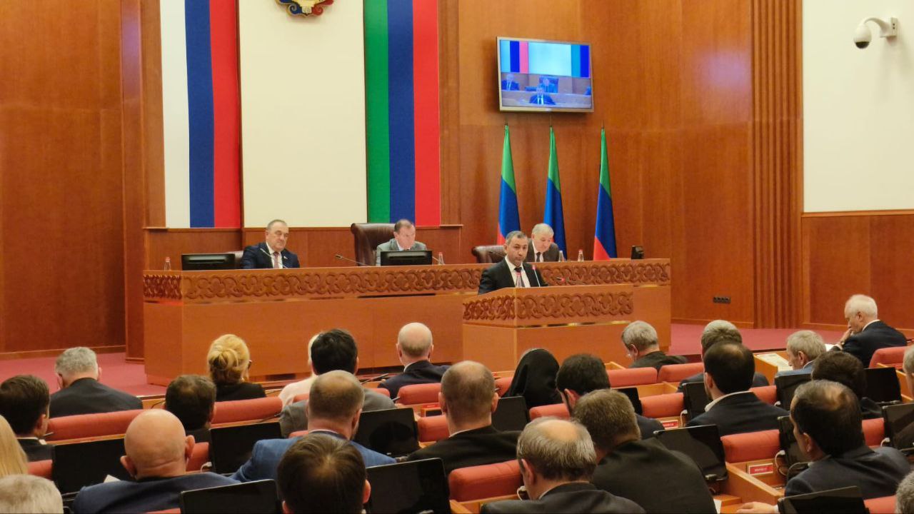 О формировании бюджета на 2026 год на муниципальном уровне сообщили председатель Собрания депутатов городского округа "город Махачкала" Хиби Алиев и глава городского округа "город Избербаш" Расул Бакаев