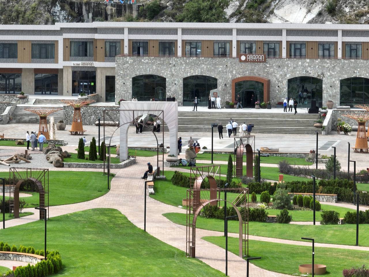 Отель «Аварал» в селе Ново-Зубутли Казбековского района вошел в лонг-лист лучших отелей по версии всероссийской премии WhereToTravel Hotels Отель «Аварал» в селе Ново-Зубутли Казбековского района вошел в лонг-лист лучших отелей по версии всероссийской премии WhereToTravel Hotels