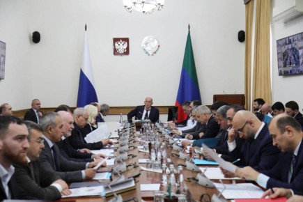 Заседание Правительства Дагестана проходит в эти минуты под руководством премьер-министра республики Абдулмуслима Абдулмуслимова