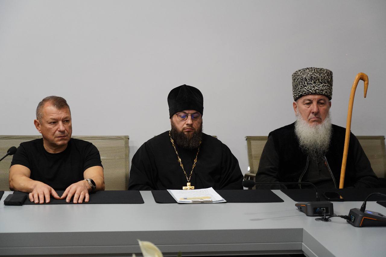 Сегодня, 13 ноября, в конференц-зале музея-заповедника прошёл второй день форума старейшин Северного Кавказа «Сила предков», приуроченного к 80-летию Победы в Великой Отечественной войне и Году защитника Отечества Сегодня, 13 ноября, в конференц-зале музея-заповедника прошёл второй день форума старейшин Северного Кавказа «Сила предков», приуроченного к 80-летию Победы в Великой Отечественной войне и Году защитника Отечества