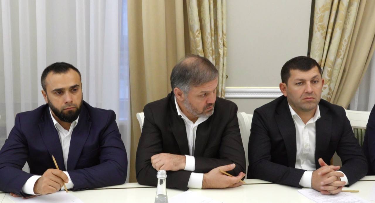 Заседание Комиссии по предупреждению и ликвидации чрезвычайных ситуаций и обеспечению пожарной безопасности прошло сегодня в Администрации Махачкалы под руководством главы города Джамбулата Салавова Заседание Комиссии по предупреждению и ликвидации чрезвычайных ситуаций и обеспечению пожарной безопасности прошло сегодня в Администрации Махачкалы под руководством главы города Джамбулата Салавова