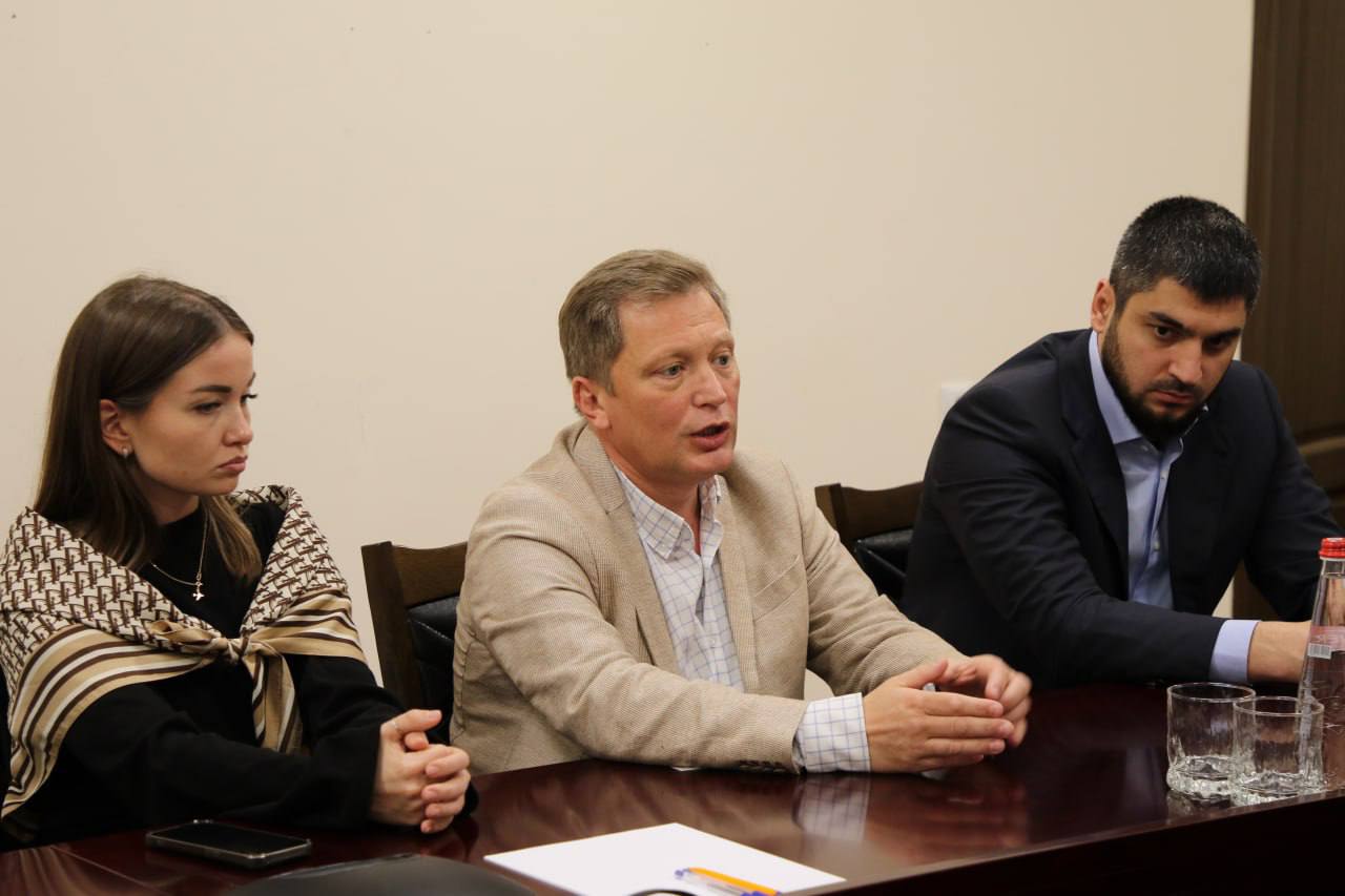 Эмин Мерданов провёл рабочую встречу с делегацией Уральской Ассоциации туризма Эмин Мерданов провёл рабочую встречу с делегацией Уральской Ассоциации туризма