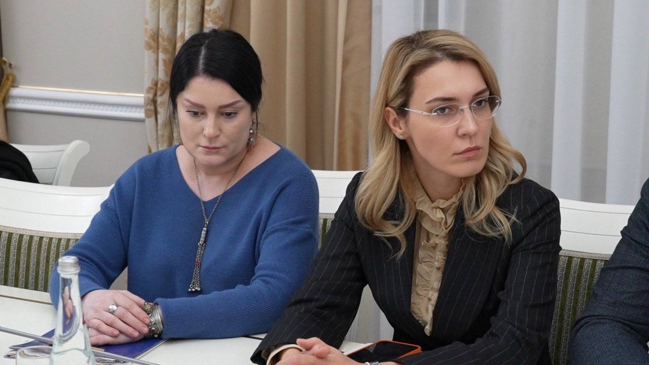 Эмилия Шахабутиновна: Мэр города встретился с родителями и вдовами военнослужащих, погибших в зоне СВО Эмилия Шахабутиновна: Мэр города встретился с родителями и вдовами военнослужащих, погибших в зоне СВО