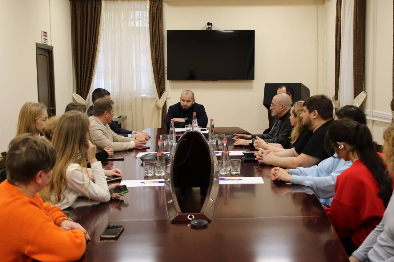 Эмин Мерданов провёл рабочую встречу с делегацией Уральской Ассоциации туризма Эмин Мерданов провёл рабочую встречу с делегацией Уральской Ассоциации туризма