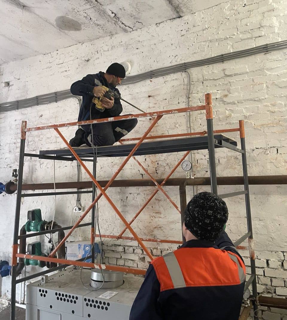 Бригада из Дагестана установила дымоотвод в новой котельной Дома Культуры Тимошевки Михайловского района Бригада из Дагестана установила дымоотвод в новой котельной Дома Культуры Тимошевки Михайловского района