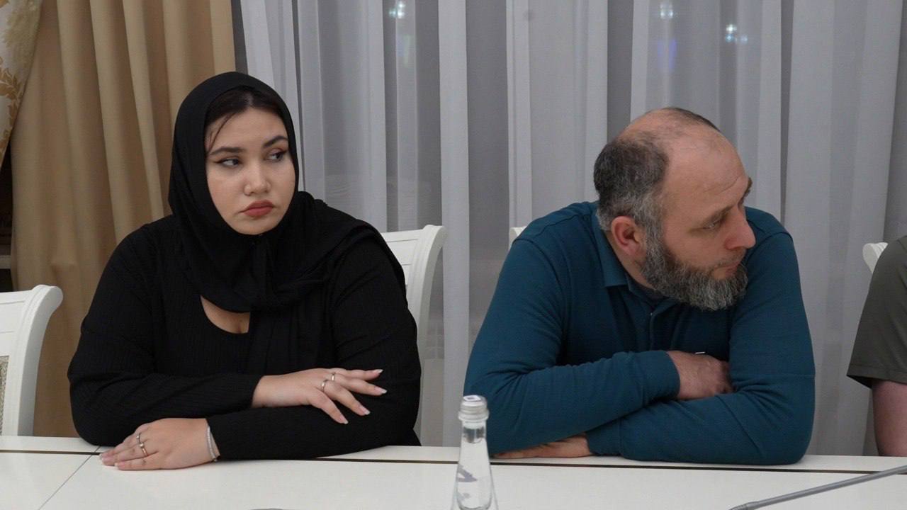 Джамбулат Салавов: Также передал государственные награды родственникам военнослужащих, погибших в зоне проведения специальной военной операции Джамбулат Салавов: Также передал государственные награды родственникам военнослужащих, погибших в зоне проведения специальной военной операции