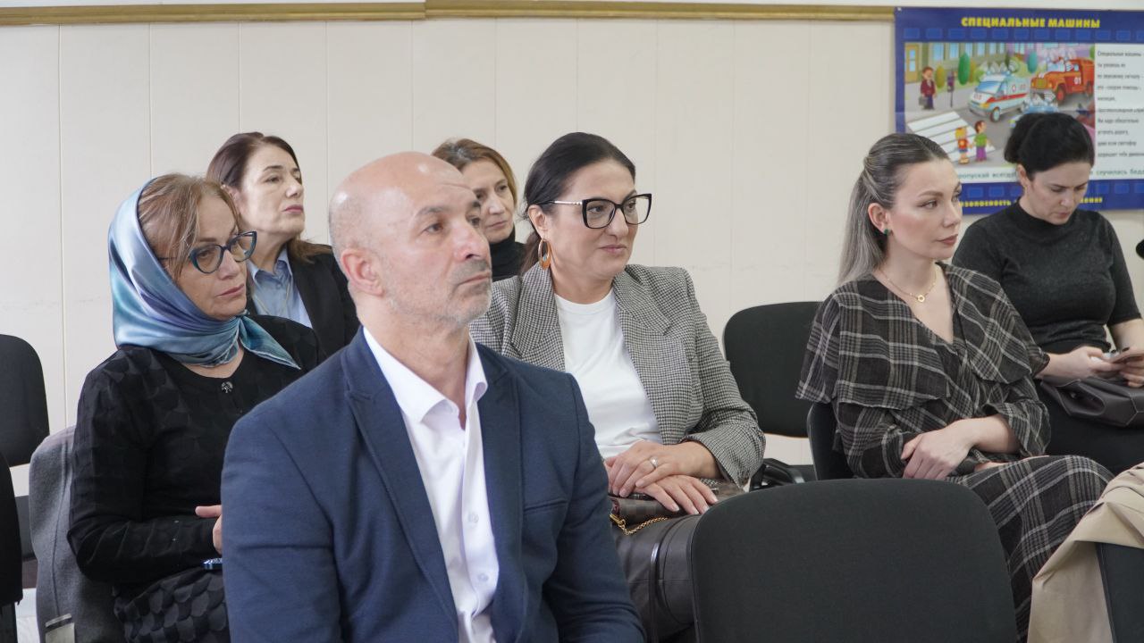 В Каспийске на базе СОШ 6 усилили работу по обучению правилам дорожного движения