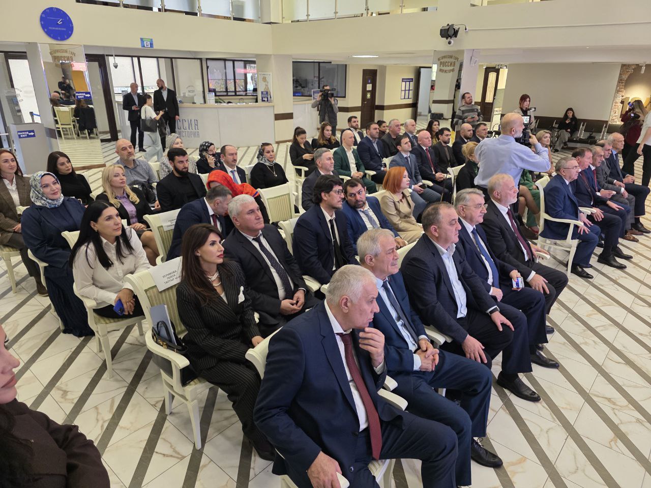 Собравшимся был представлен видеоматериал о работе, проводимой Народным Собранием РД по поддержке детей с ограниченными возможностями здоровья Собравшимся был представлен видеоматериал о работе, проводимой Народным Собранием РД по поддержке детей с ограниченными возможностями здоровья