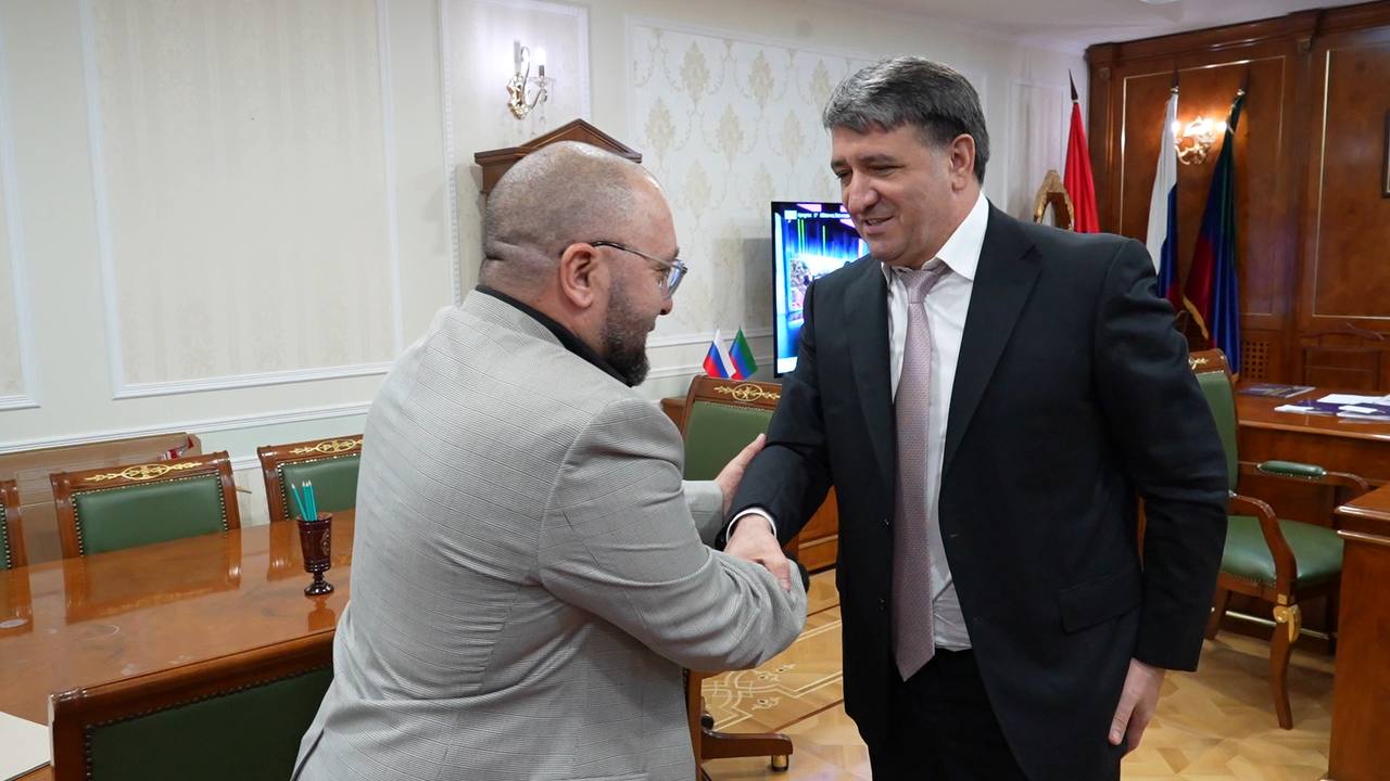 Глава Махачкалы Джамбулат Салавов на встрече с вице-президентом местной общественной организации «Физкультурно-спортивный клуб инвалидов "Анжи"»заверил, что развитие спорта для людей с инвалидностью останется на особом... Глава Махачкалы Джамбулат Салавов на встрече с вице-президентом местной общественной организации «Физкультурно-спортивный клуб инвалидов "Анжи"»заверил, что развитие спорта для людей с инвалидностью останется на особом...