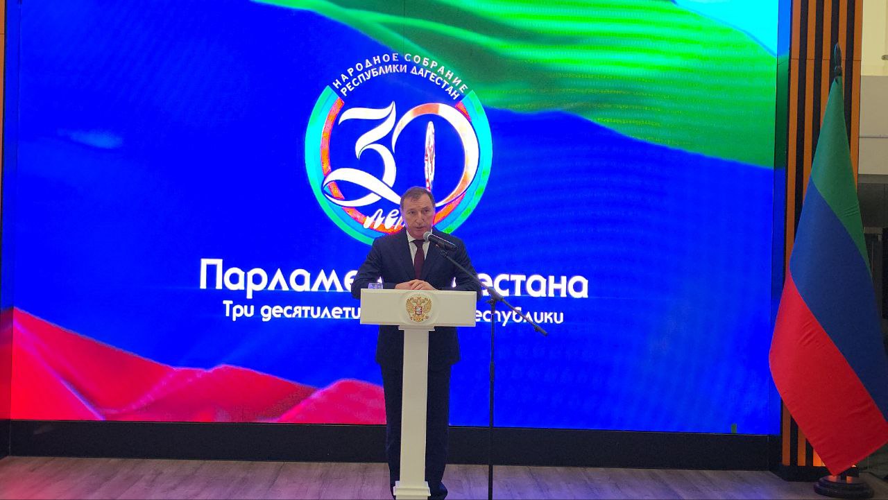 После просмотра фильма к участникам презентации обратился Председатель Народного Собрания РД Заур Аскендеров: «Это наши маленькие земляки, которые ежедневно преодолевают трудности в жизни. Уверен, что все вы относитесь к той... После просмотра фильма к участникам презентации обратился Председатель Народного Собрания РД Заур Аскендеров: «Это наши маленькие земляки, которые ежедневно преодолевают трудности в жизни. Уверен, что все вы относитесь к той...