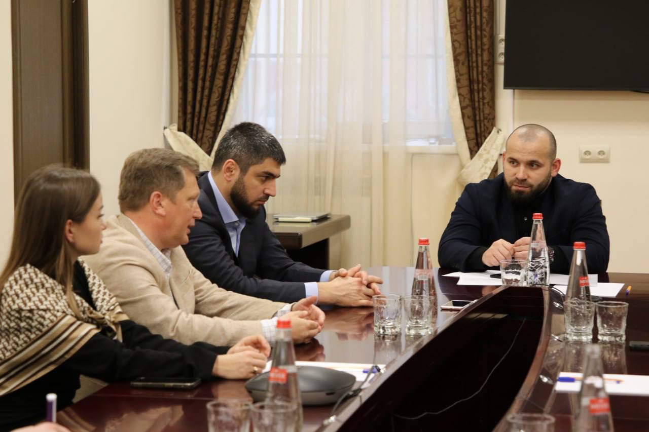 Эмин Мерданов провёл рабочую встречу с делегацией Уральской Ассоциации туризма Эмин Мерданов провёл рабочую встречу с делегацией Уральской Ассоциации туризма