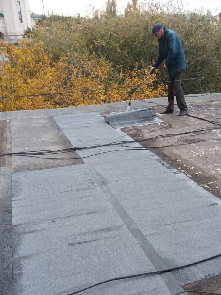 Проблему с протекающей кровлей в многоквартирном доме №52 по улице А.Исмаилова решили оперативно