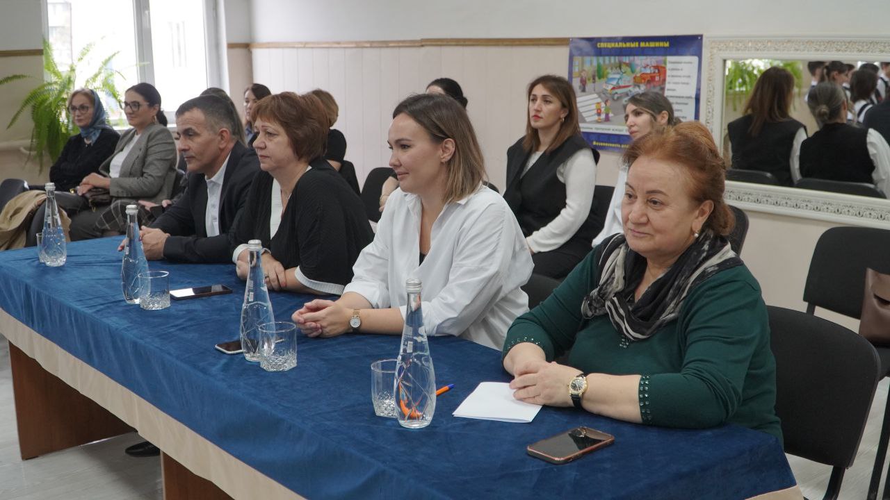 В Каспийске на базе СОШ 6 усилили работу по обучению правилам дорожного движения В Каспийске на базе СОШ 6 усилили работу по обучению правилам дорожного движения